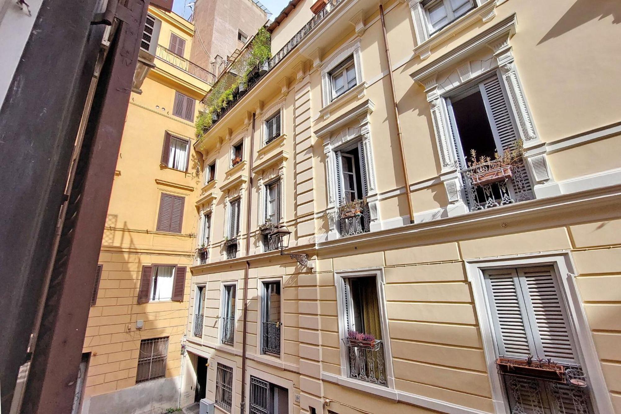 Apartment Caprareccia In Monti By Halldis Rom