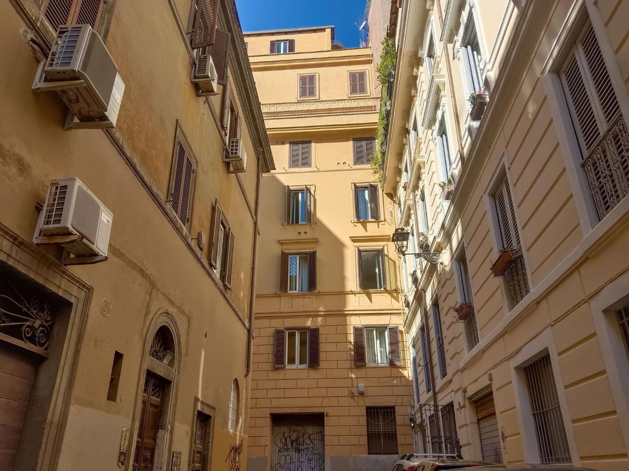 Caprareccia In Monti By Halldis Rom